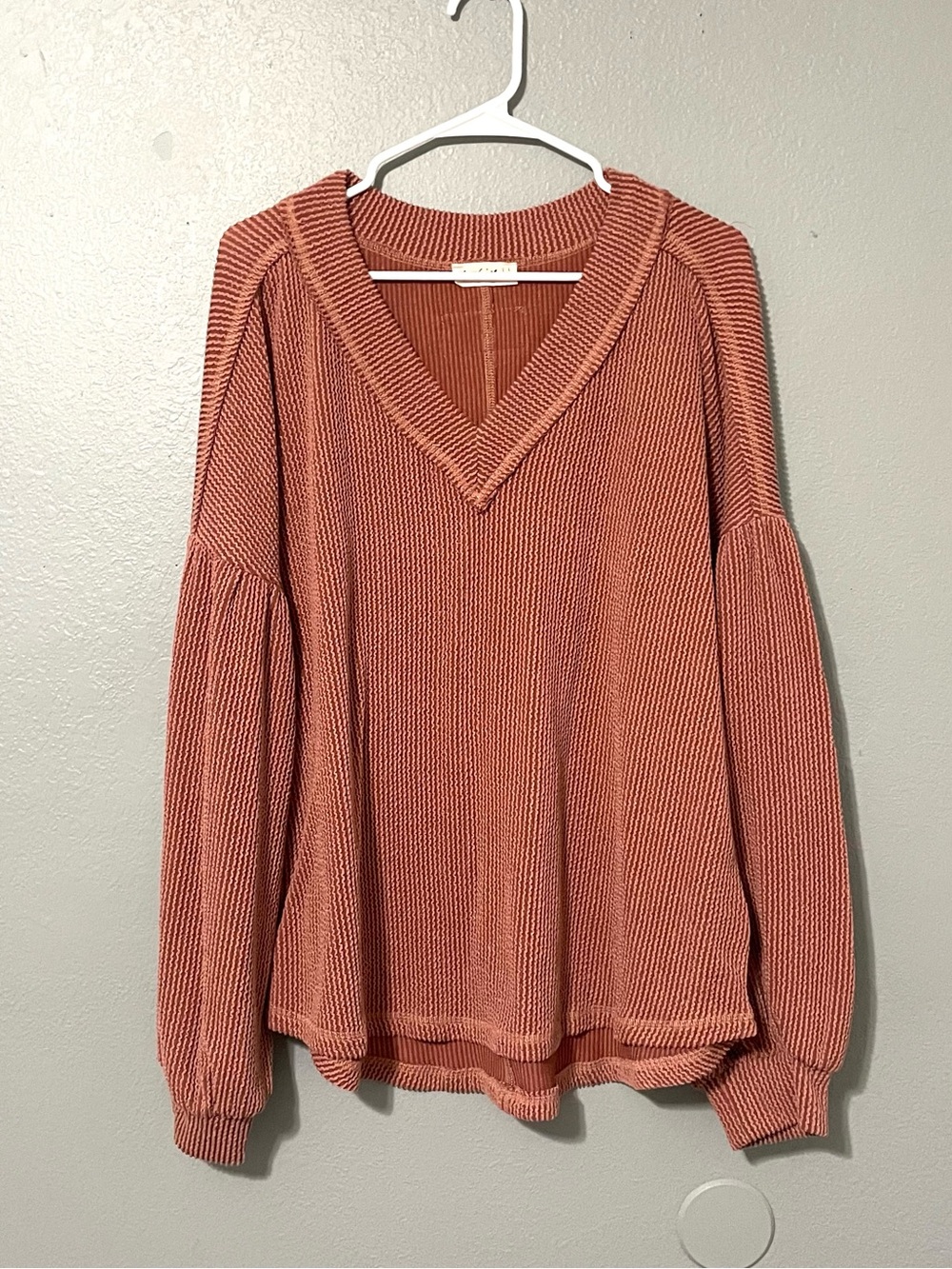 New In Brand V-Neck Ribbed Balloon Sleeve Top Rust Terracotta Red Large Fall